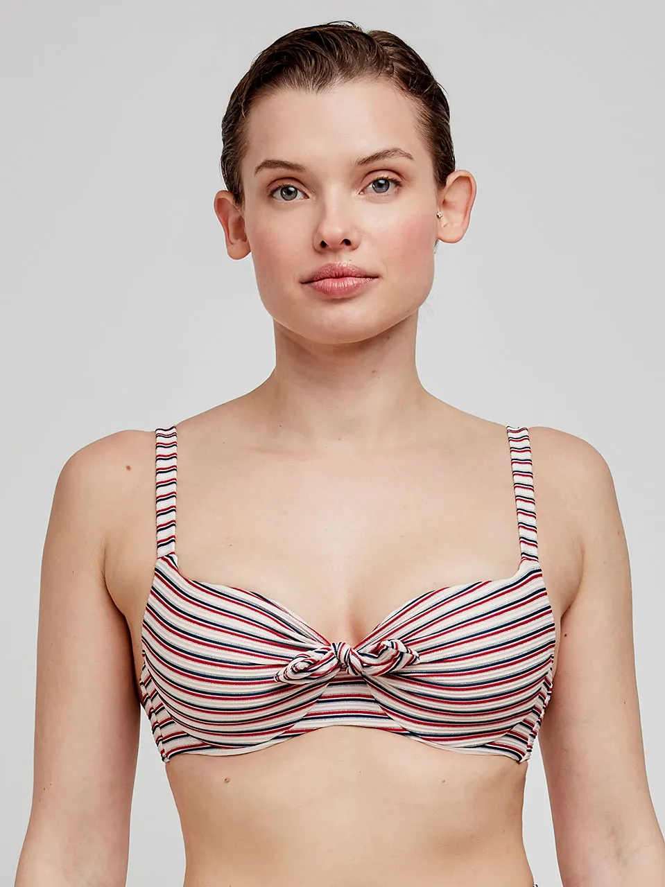 Top bikini capacidad de rayas, con aro, foam y lazo en escote