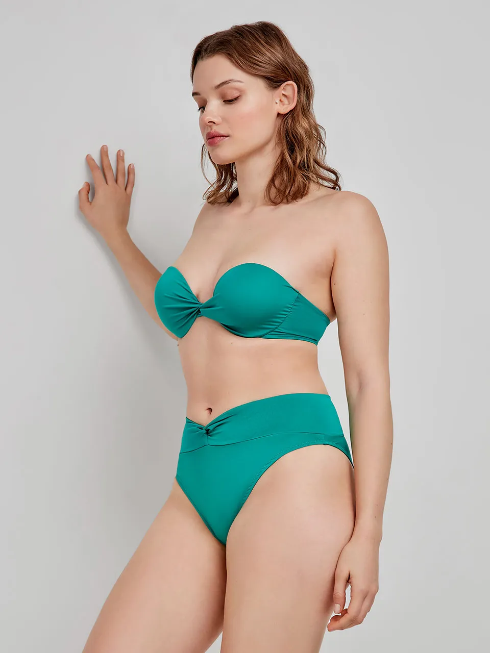 Braga bikini alta en tejido liso con frunce en cintura - Image 2