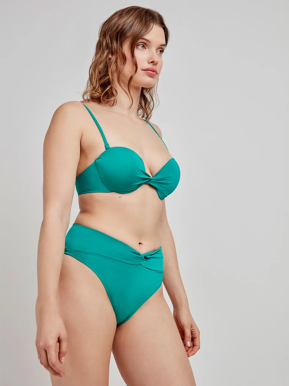 Braga bikini alta en tejido liso con frunce en cintura - Image 3