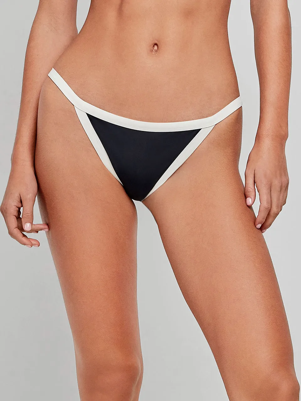 Braga bikini tiras bicolor con vivos a contraste
