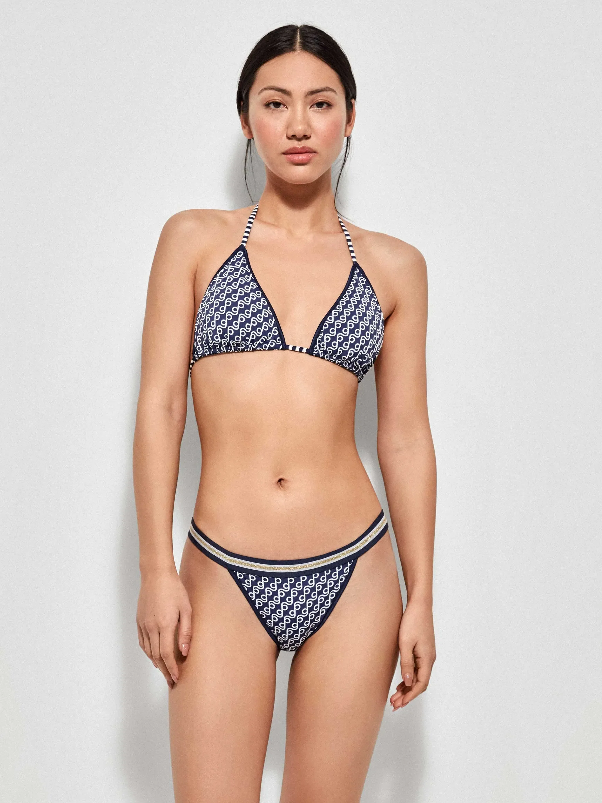 Braga bikini clásica tira de estampado monogram con rayas - Image 4