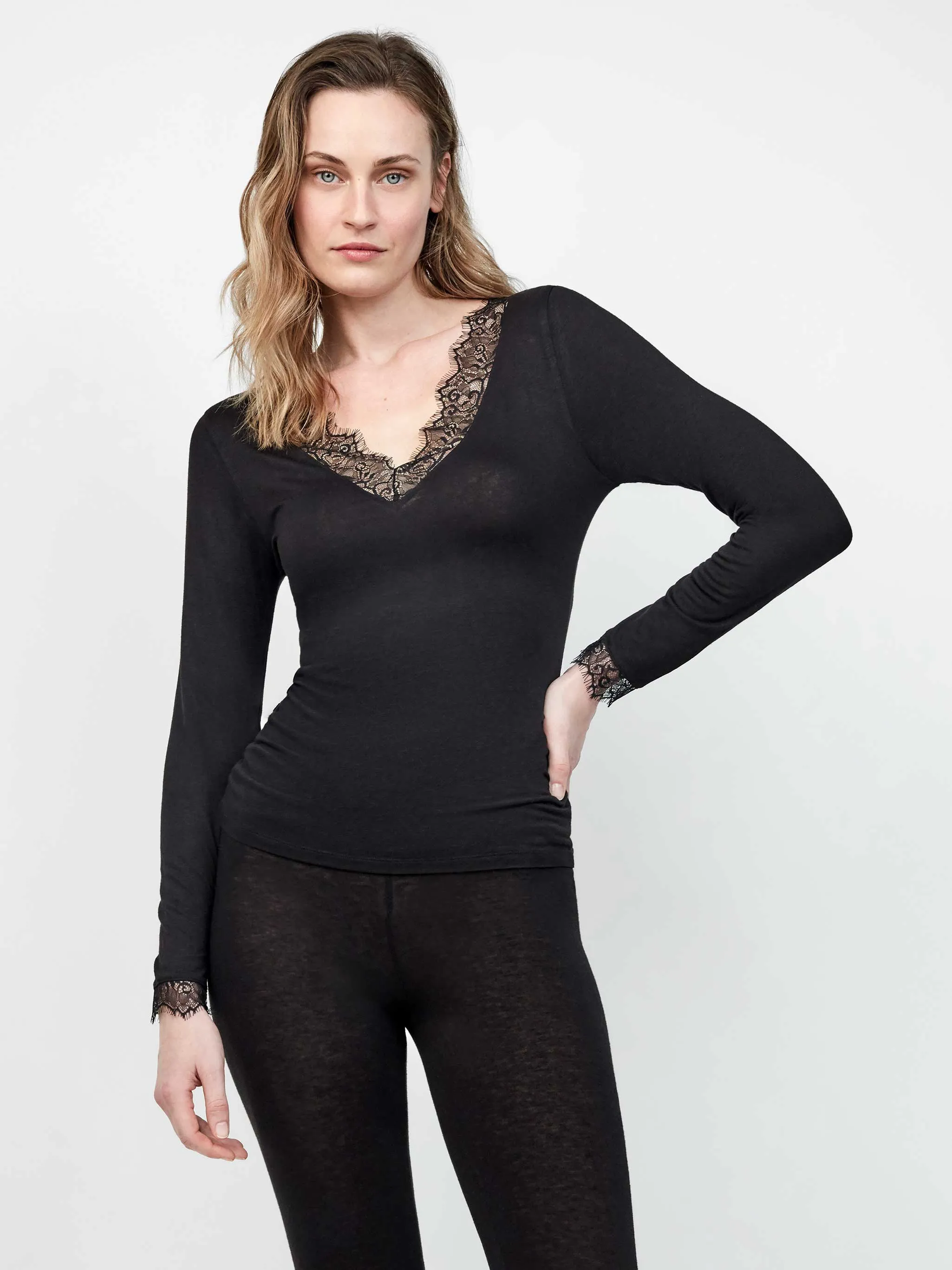 Camiseta termal ligera de cuello pico con encaje cuello y puños - Image 3