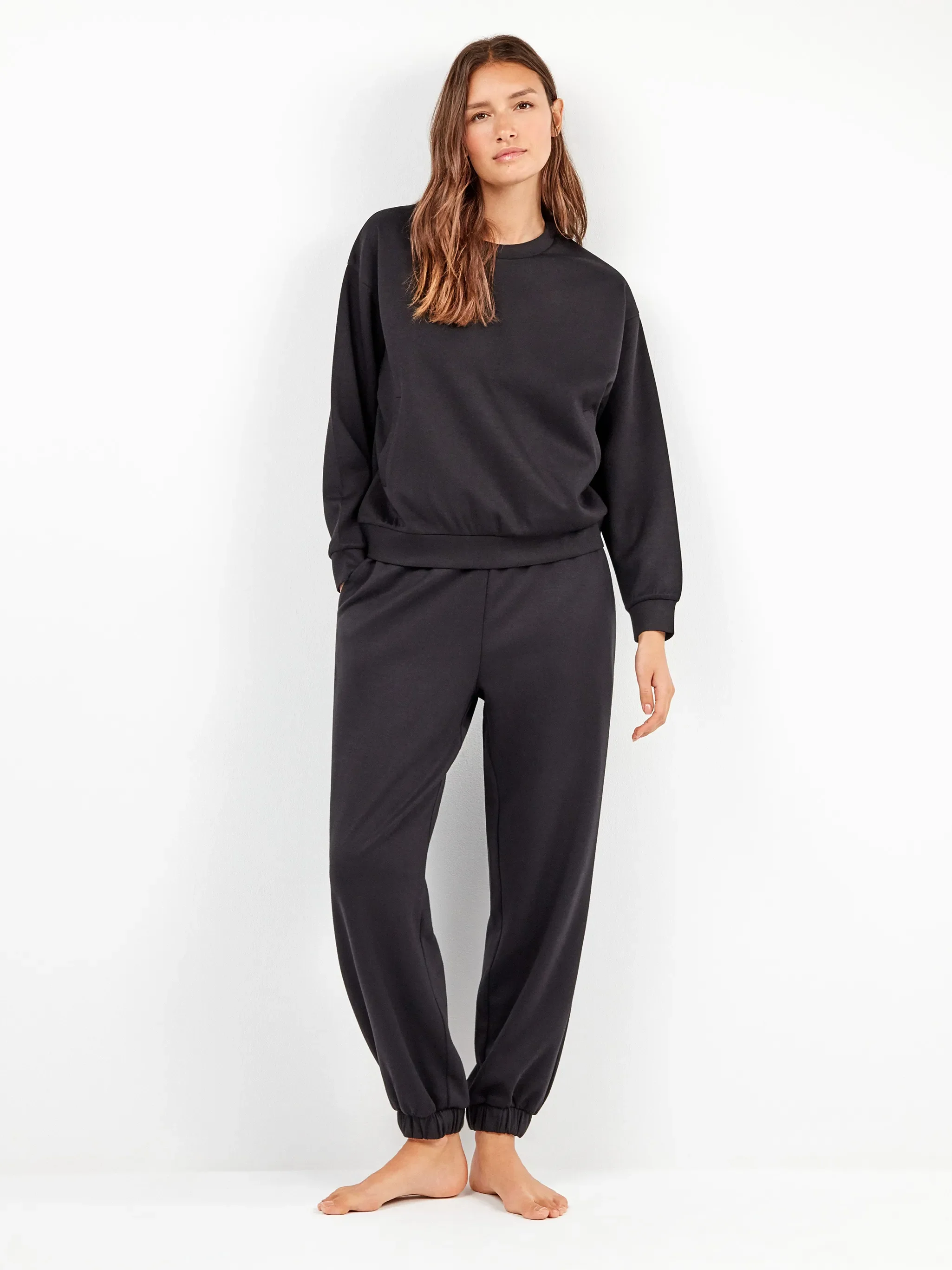 Pantalón jogger con cintura ajustable en tejido soft touch