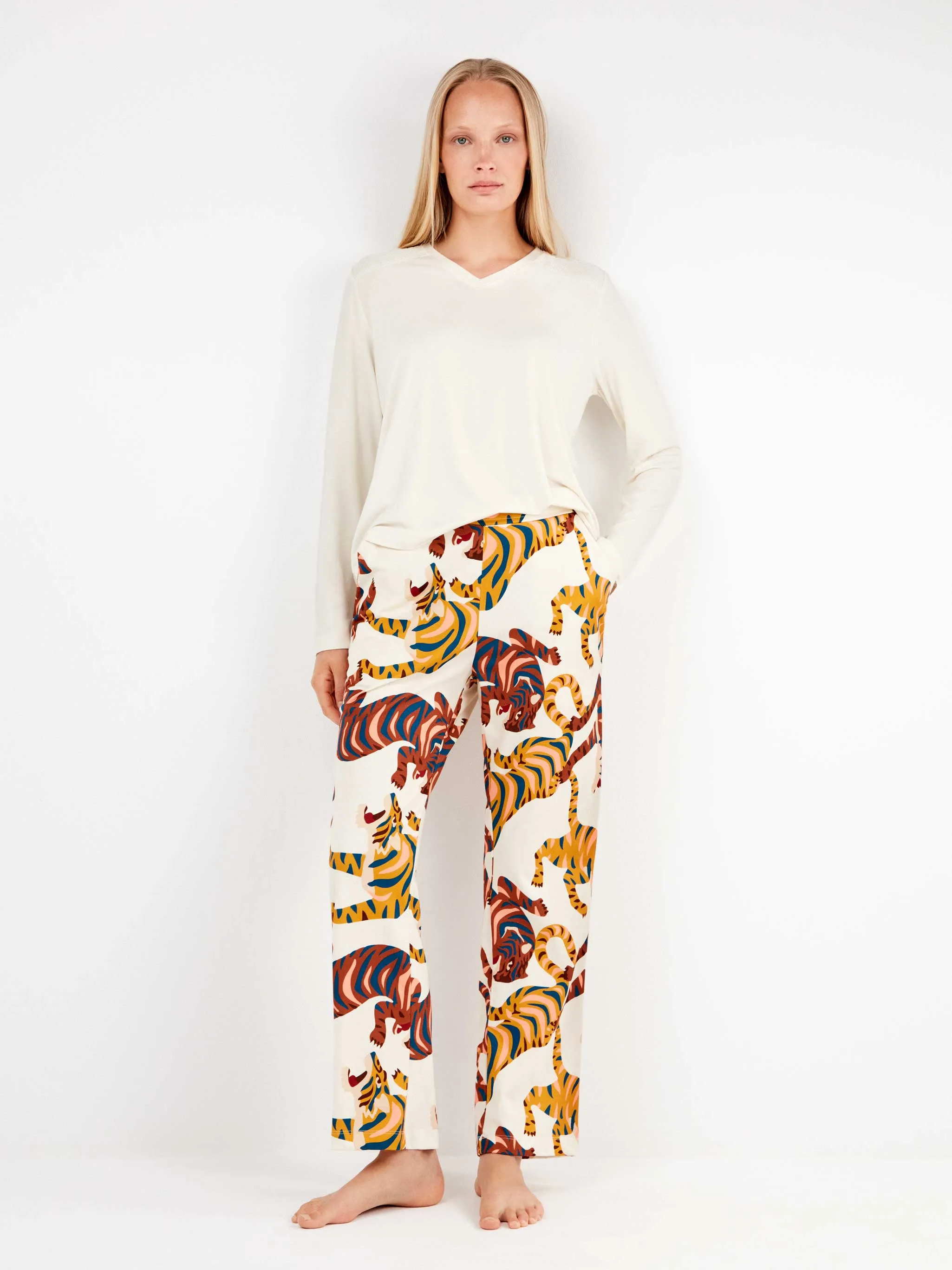 Pijama largo con encaje en hombros y pantalón animal print algodón