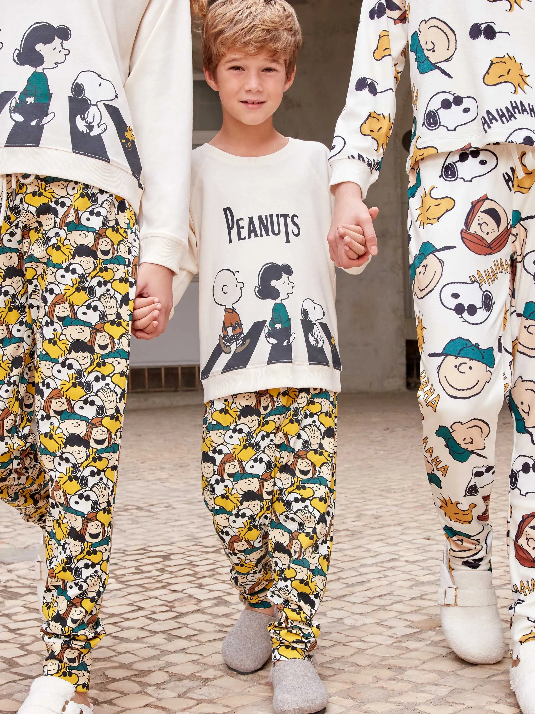 Pijama infantil unisex Snoopy Family Time en tejido con algodón