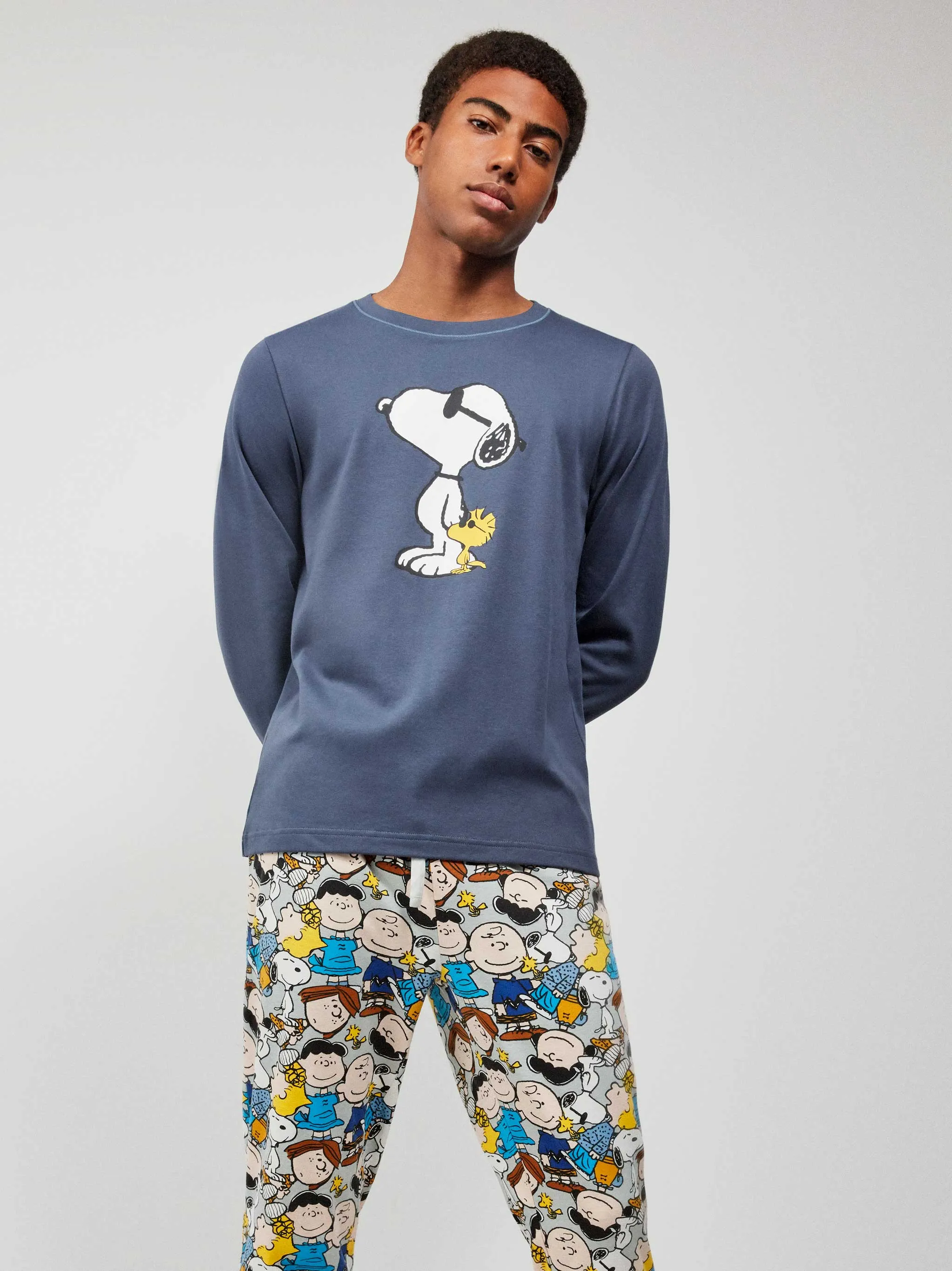 Pijama largo hombre Snoopy con pantalón estampado, de punto