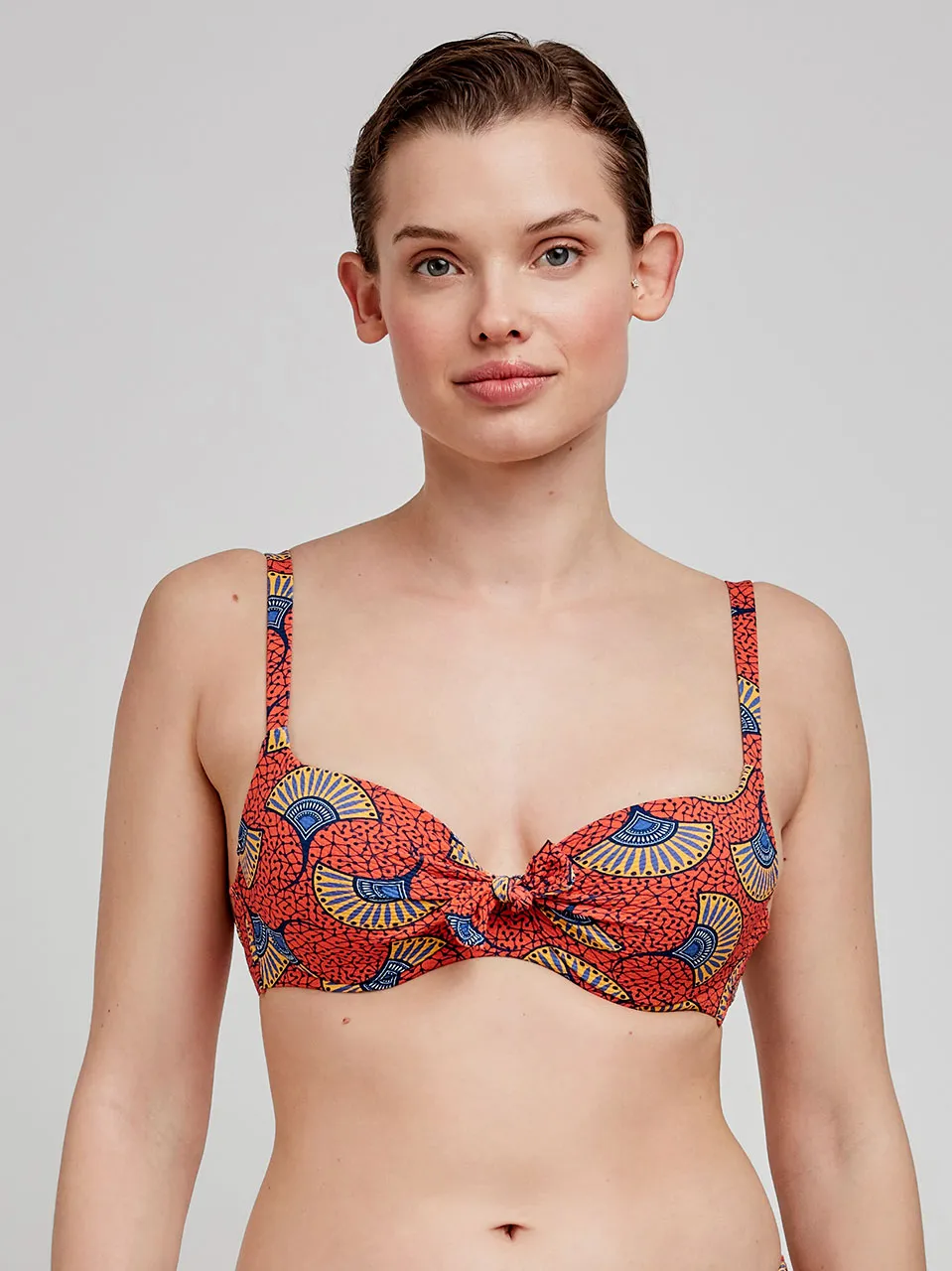 Top bikini capacidad con aro, foam, lazo y estampado tribal