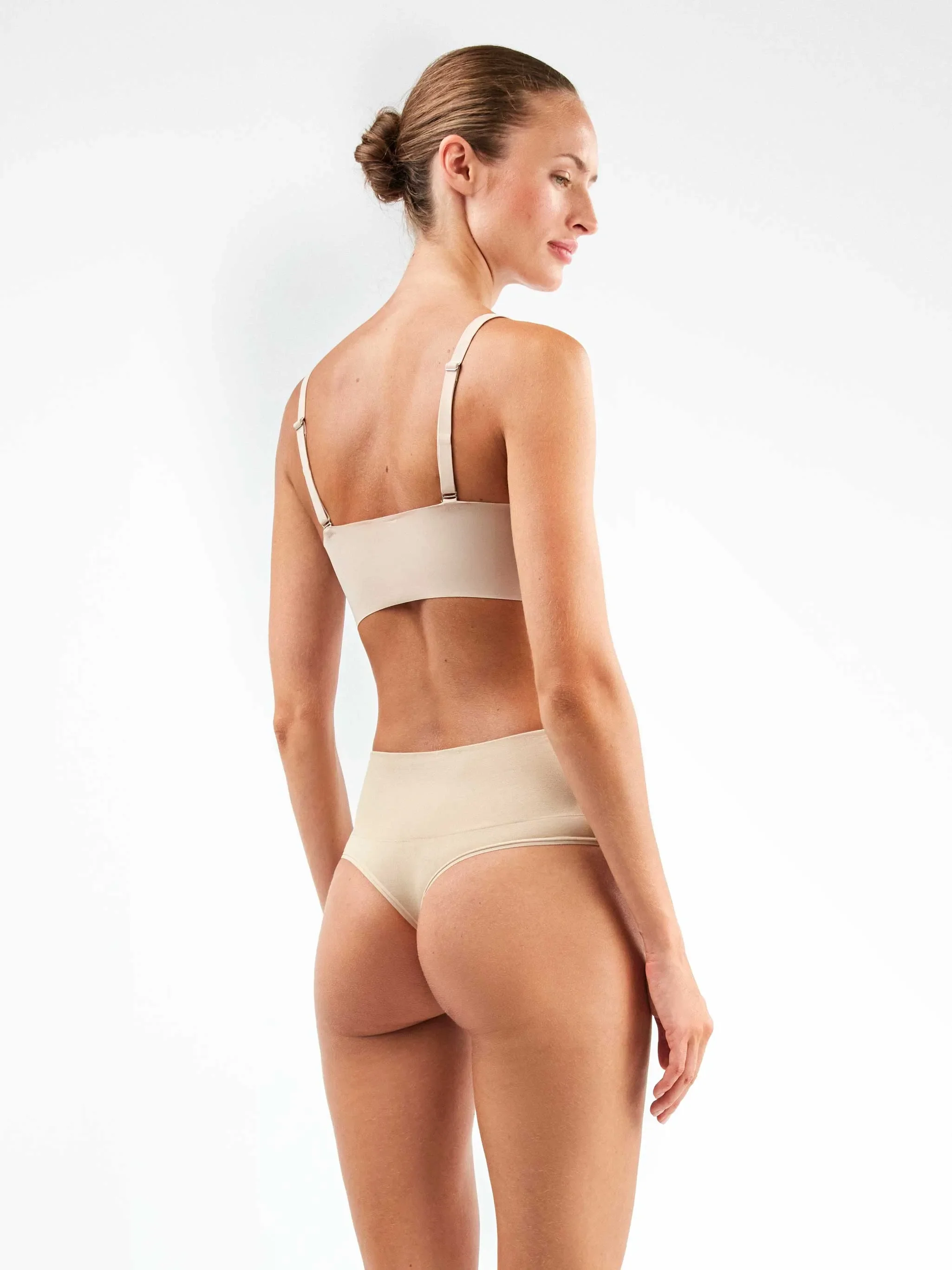 Tanga alto sin costuras con efecto control en cintura