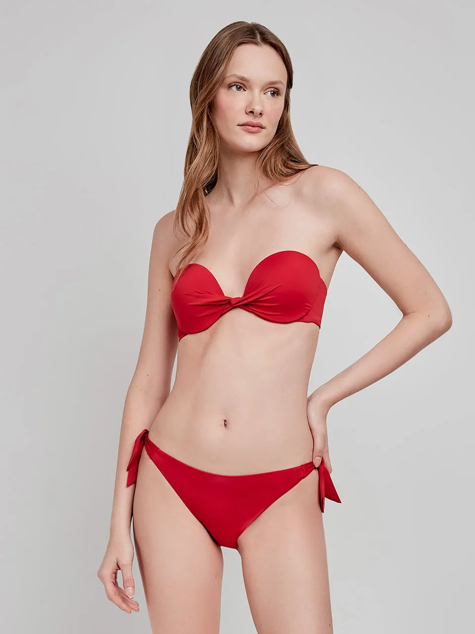 Top bikini bandeau desmontable multiposición con aro y foam - Image 4