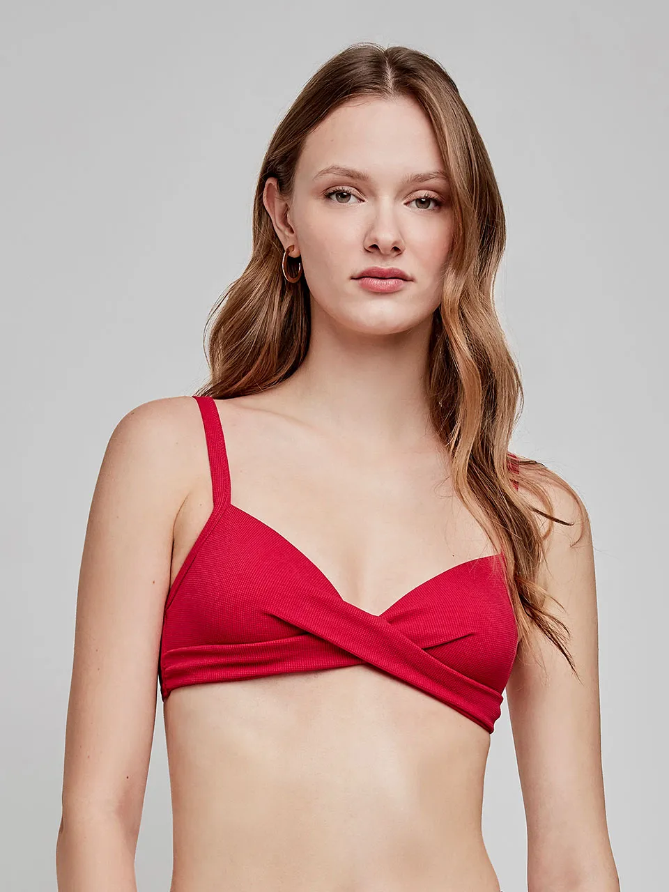 Top bikini capacidad sin aro, con foam y cruce en escote